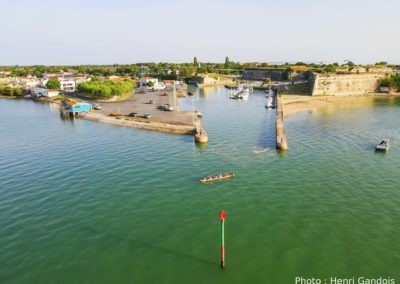 pirogue sort du port d'Oléron